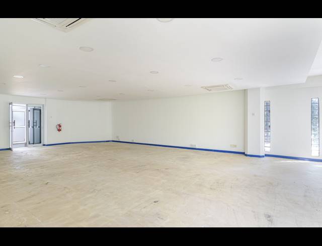 1,610M² OFFICE FOR SALE IN WOODMEAD